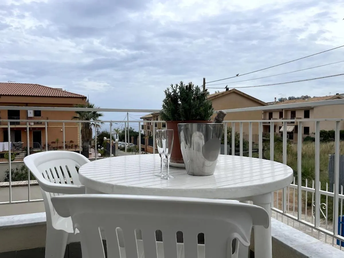 Casa Vacanze Villa Lena 圣塔·弗拉维亚 公寓